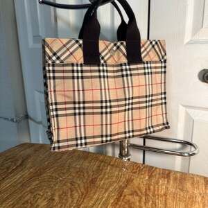 Handbag Burberry Beige in Synthetic - 56403584, $255*